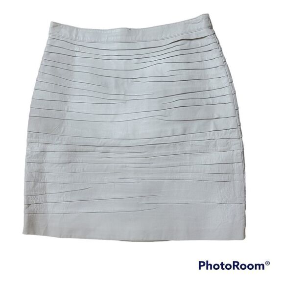 Marciano Faux Leather Mini Skirt. Size 2. - Picture 1 of 9